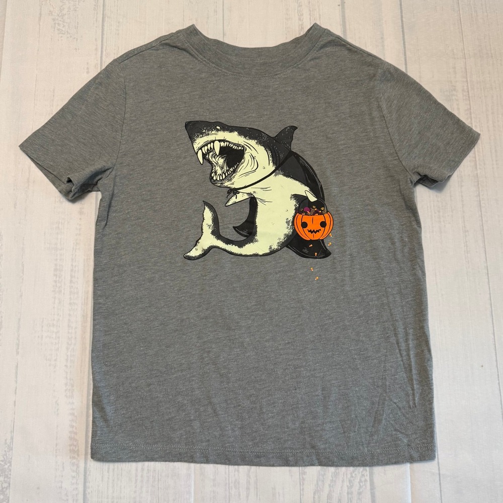Cat & Jack Boys Halloween Shark Trick or Treat Graphic Tee Gray Size S 6/7